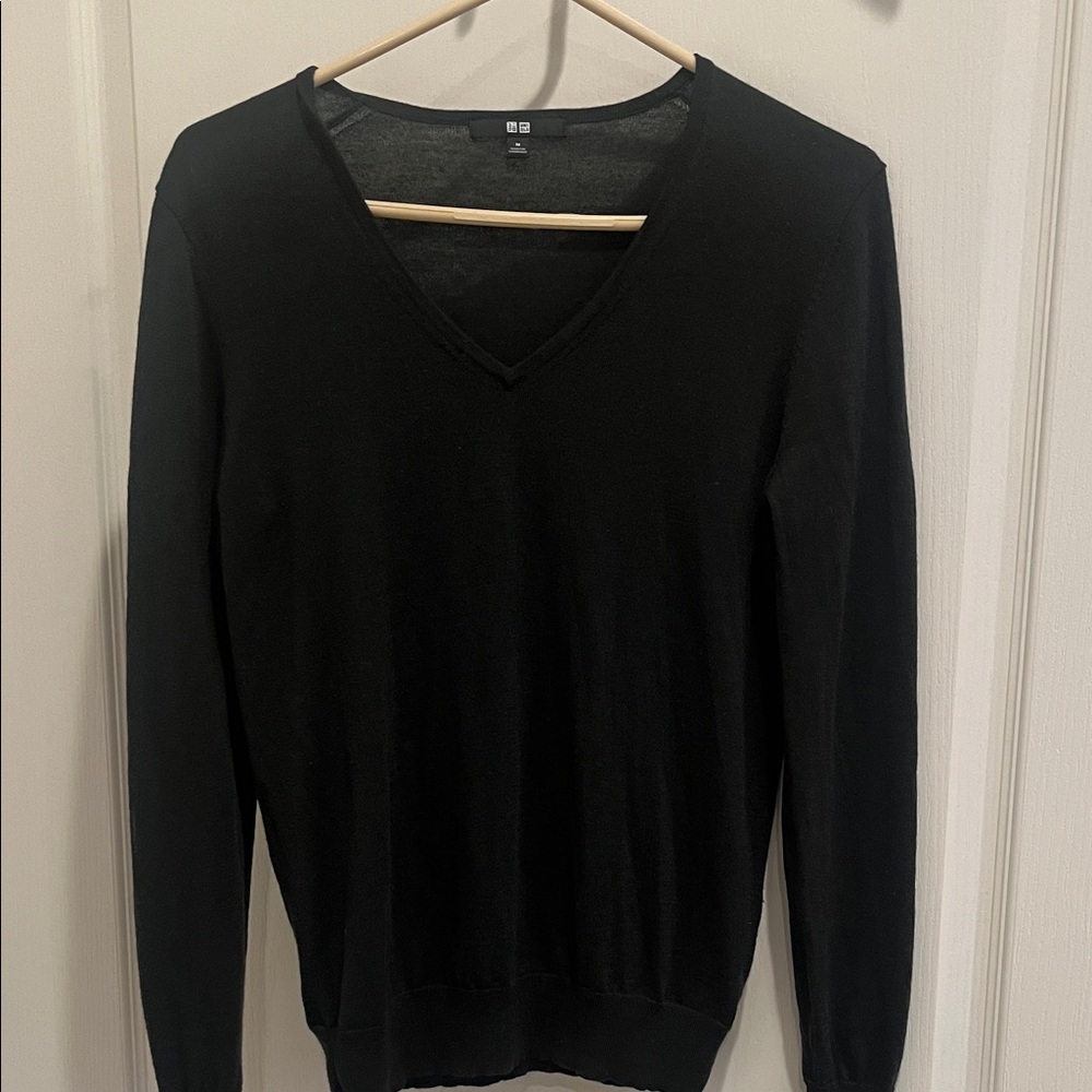 Uniqlo Women's green V-Neck Sweater